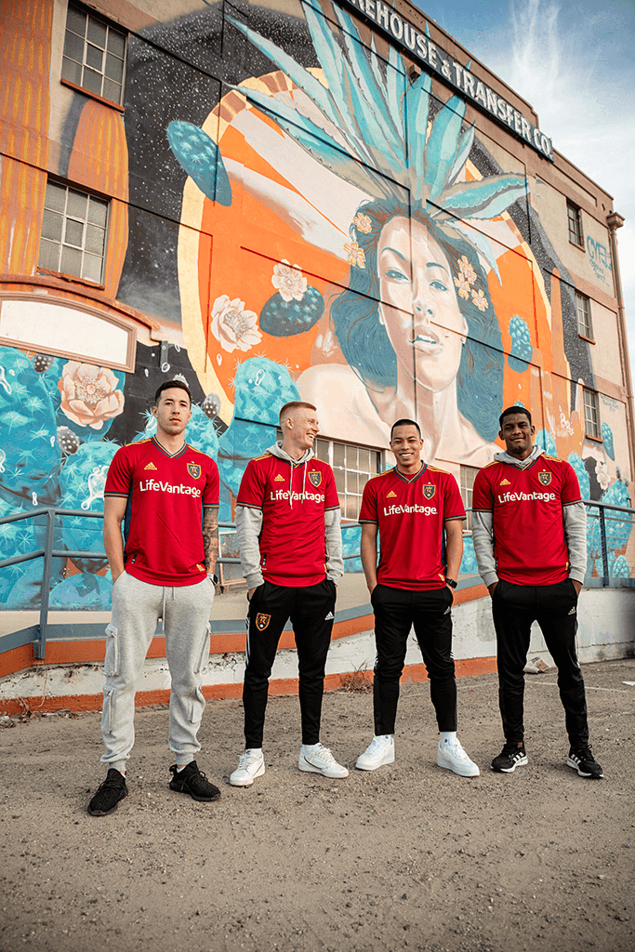 Con ese cántico en mente, la camiseta que el equipo usó para alzar la MLS Cup de 2009 gana con una apariencia y un modo más moderno.
<br>