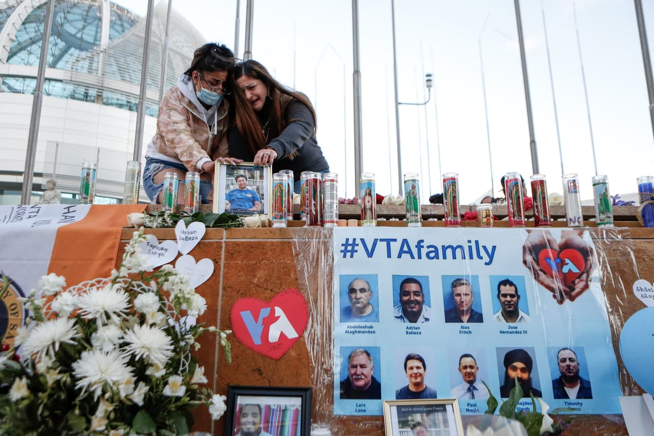 El jueves, en declaraciones a la 
<a href="https://apnews.com/article/california-business-shootings-2ac840b7cc77cc9e408a5d6daa7e7e30" target="_blank">Prensa Asociada</a>, la alguacil Laurie Smith indicó que existen indicios de que el sospechoso tenía a ciertas personas como objetivo. "En este punto parece que le dijo a una de las personas en el lugar: 'No te voy a disparar'. Y luego le disparó a otras personas. Así que imagino que tenía una cierta idea de a quienes quería matar", señaló la oficial.