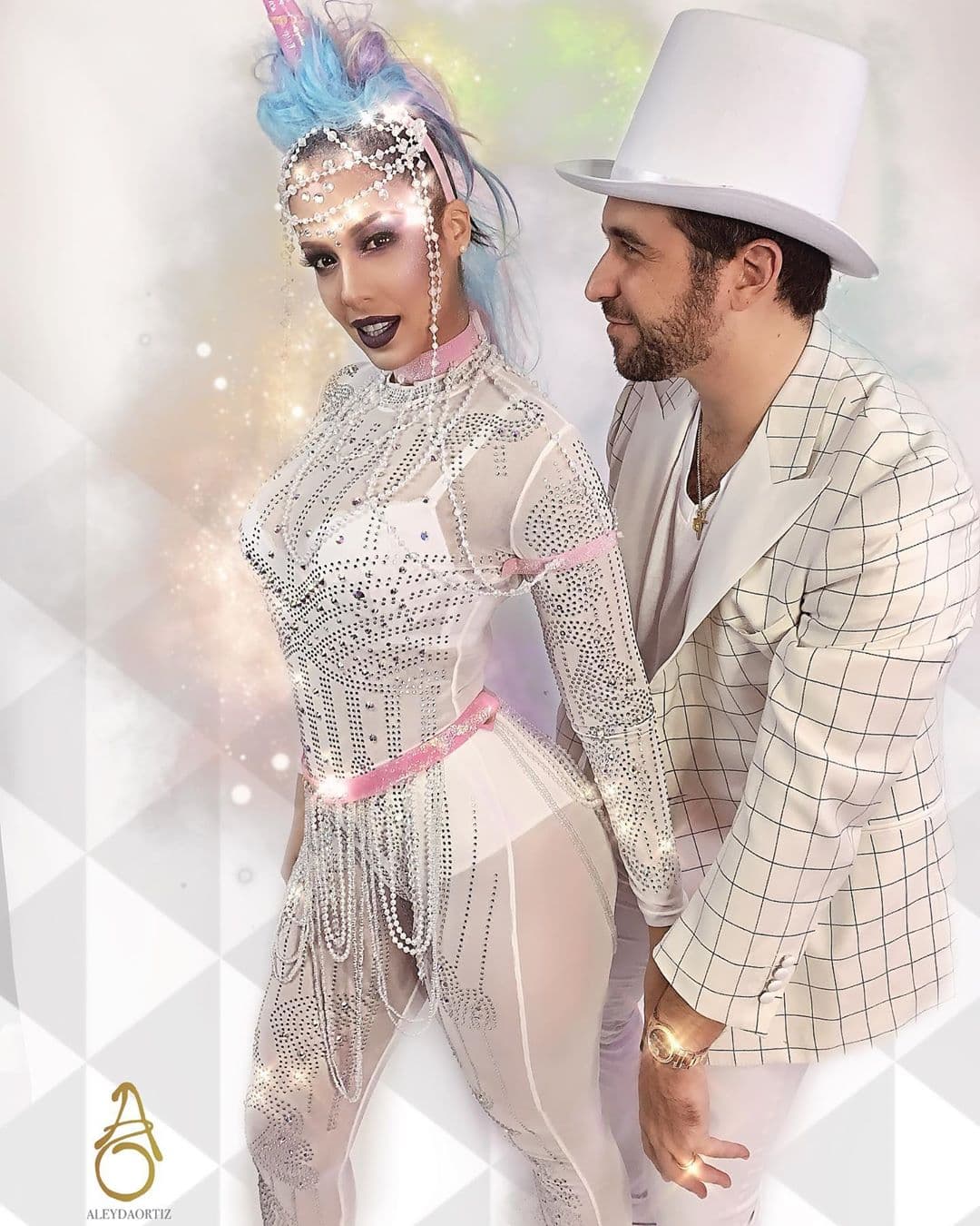 El resultado fue increíble, Aleyda logró convertirse en un unicornio y su esposo Ricardo Casanova se acopló al disfraz en el papel de domador.