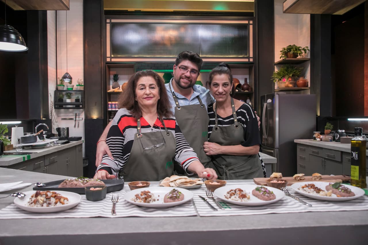 Como postre ofrecieron belewe de nuez, "que es pasta filo rellena de nuez y va con una miel muy ligera. También se le conoce como dedos de novia", nos contó Momo.