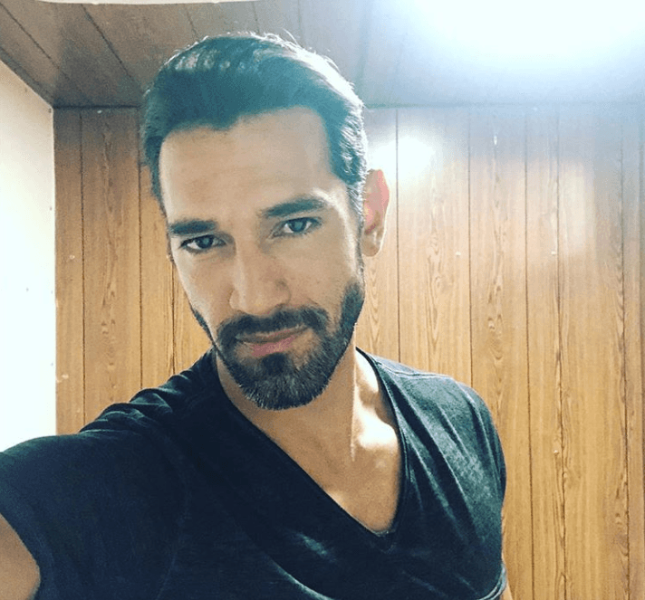 A la par de los trabajos de desinfección, el equipo con el que trabaja también regala productos de limpieza en casas de barrios necesitados en México. Su movimiento se llama #househealthpormexico.
<br>