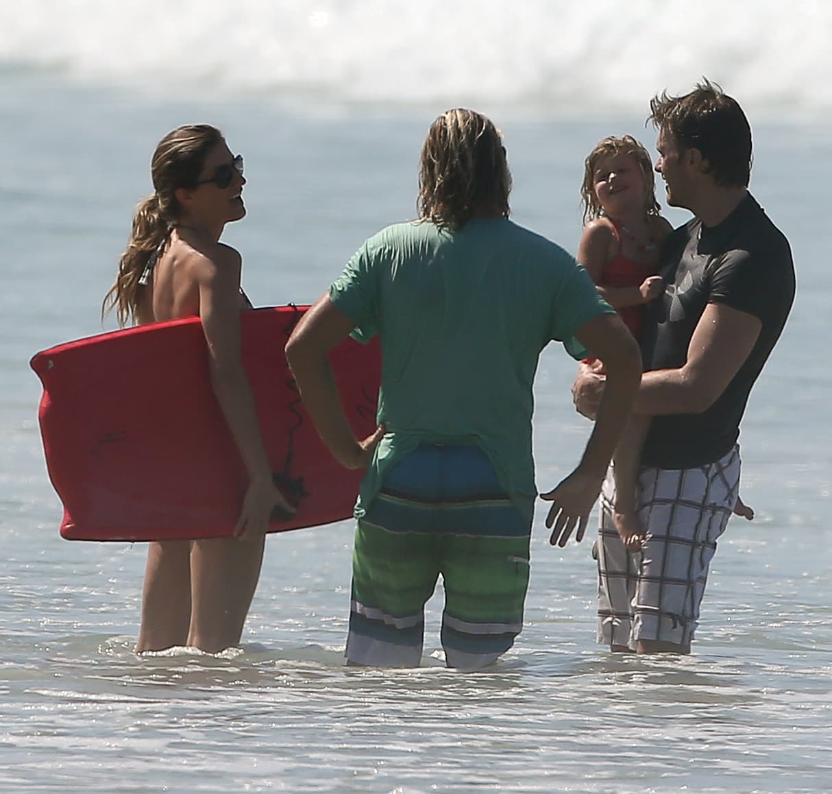 ¿Se habrá cansado la nena de estar en el agua?