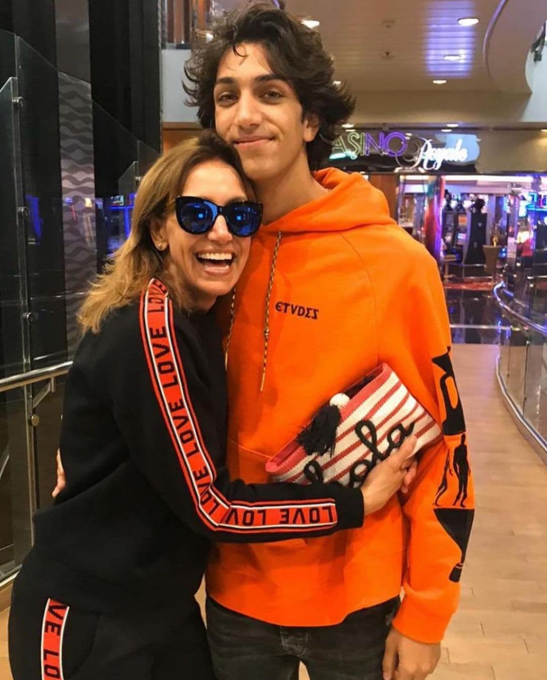 El guapo hijo de la presentadora de El Gordo y la Flaca ha cautivado el corazón de miles de seguidoras y su mamá aprovecha cada oportunidad para presumir a su retoño; como ocurrió en octubre, cuando cumplió 22 años.