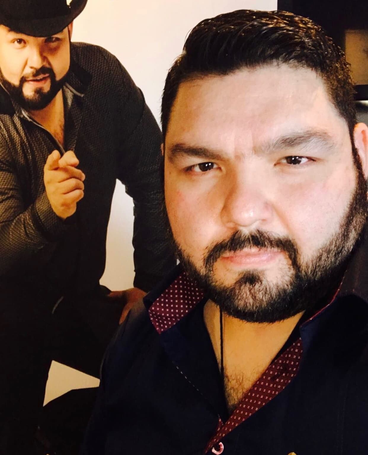 El doble del
<a href="http://www.univision.com/temas/el-tambochi"> Tambochi </a>saludando al original.