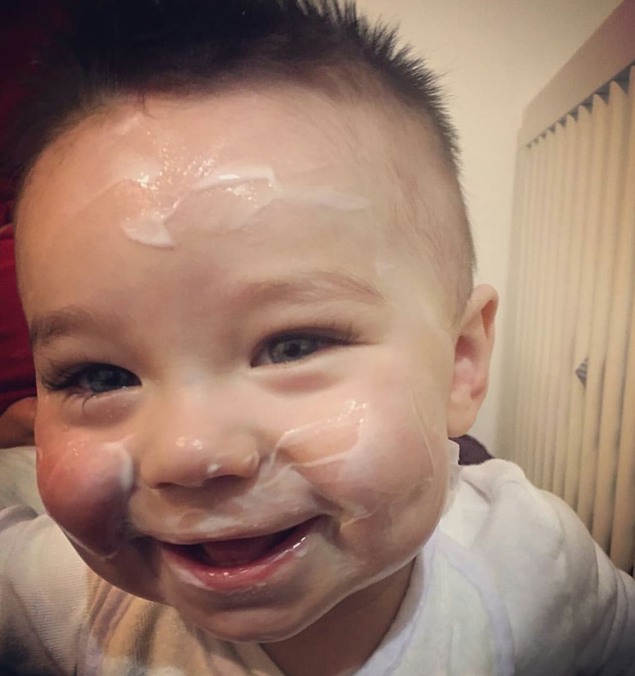 Hasta con la carita embarrada se ve hermoso.