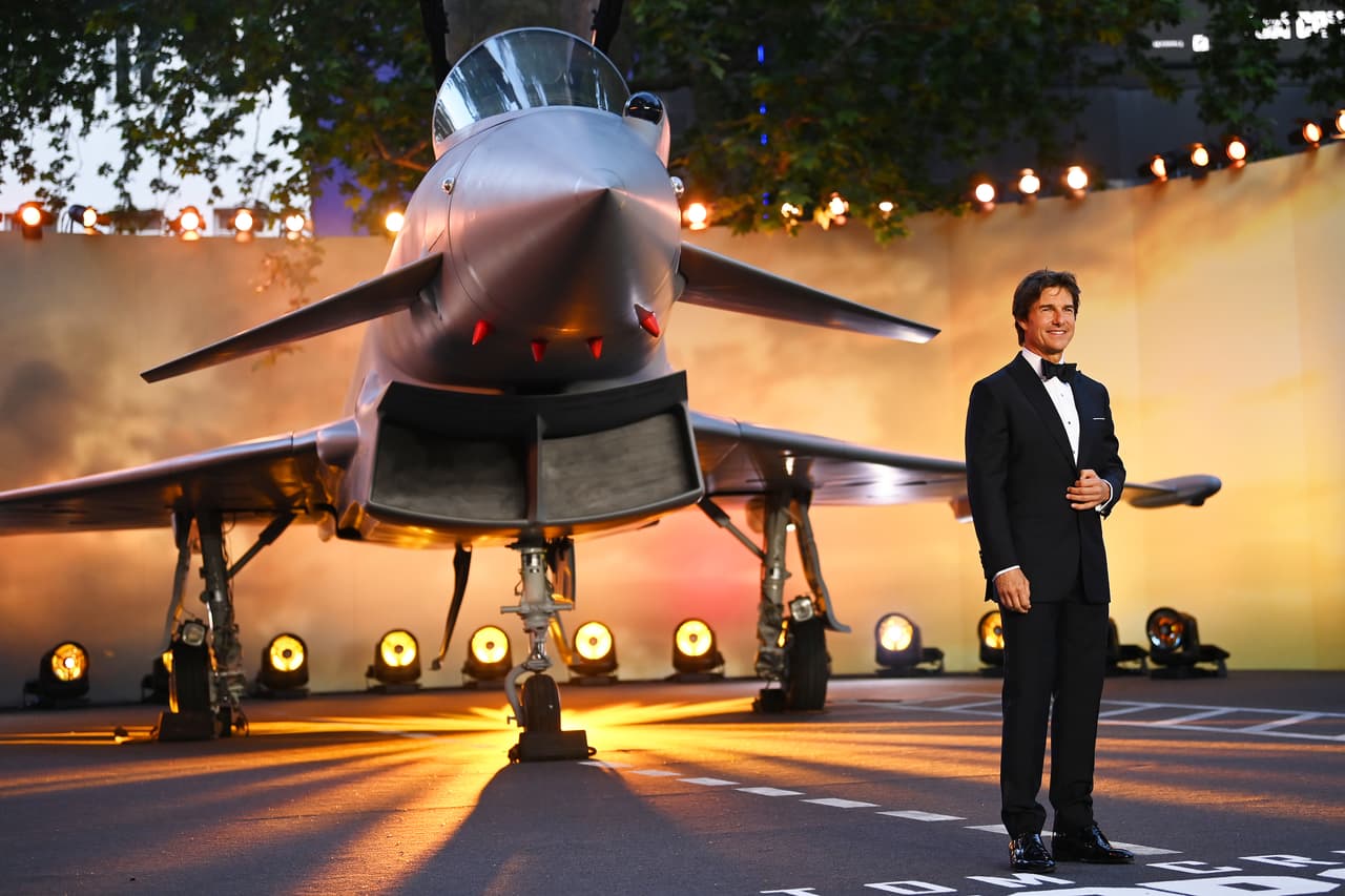 Tom Cruise asiste al Royal Film Performance y al estreno de Top Gun: Maverick en Leicester Square el 19 de mayo de 2022 en Londres, Inglaterra.