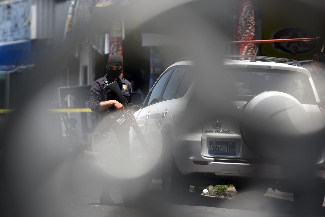 Los investigadores oyeron de "Medio Millón" de un pandillero como el hombre que proveía de armas a su grupo.