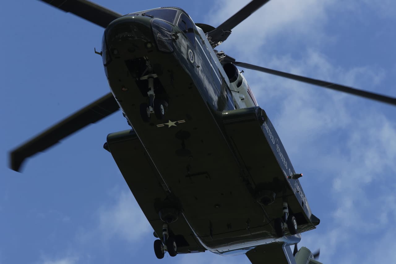 El ‘Marine One’ está equipado con una amplia gama de equipos de navegación, comunicaciones y autoprotección, y al igual que el automóvil y el avión del mandatario, los detalles de seguridad se mantienen en secreto.