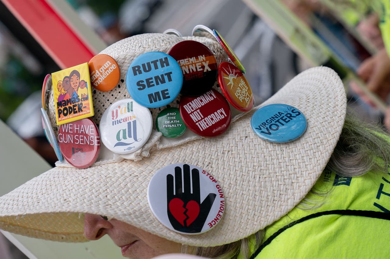 Trump fue la única persona acusada en el acta del martes, pero los fiscales se refirieron indirectamente a media docena de cómplices, incluidos abogados dentro y fuera del gobierno.