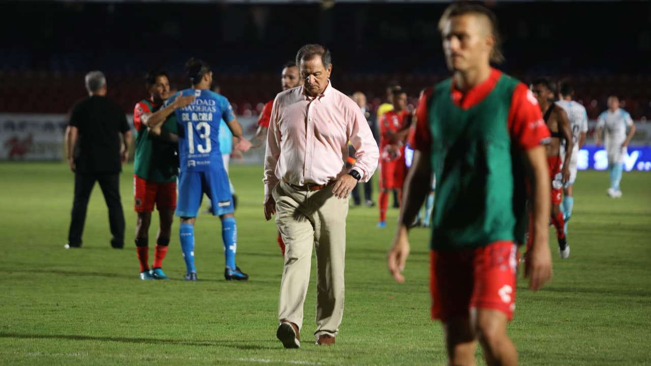 ¡Se va el Profe Meza! Fidel Kuri no lo convence de que se quede