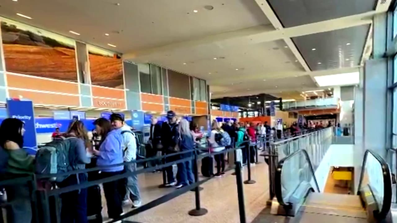 "Horribles" las filas en el aeropuerto de Miami por falta de personal en TSA