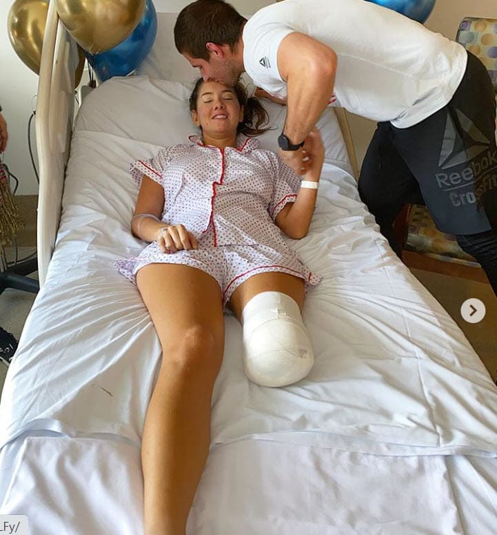 Han pasado dos meses desde que
<b> <a href="https://www.univision.com/famosos/el-baile-no-termina-la-historia-de-daniella-alvarez-exreina-de-belleza-que-perdio-la-pierna-pero-no-las-ganas-de-vivir-fotos" target="_blank">Daniella Álvarez</a></b> fue sometida a una cirugía para la amputación de su pierna izquierda y 
<b>el proceso de adaptación continúa.</b>
<br>