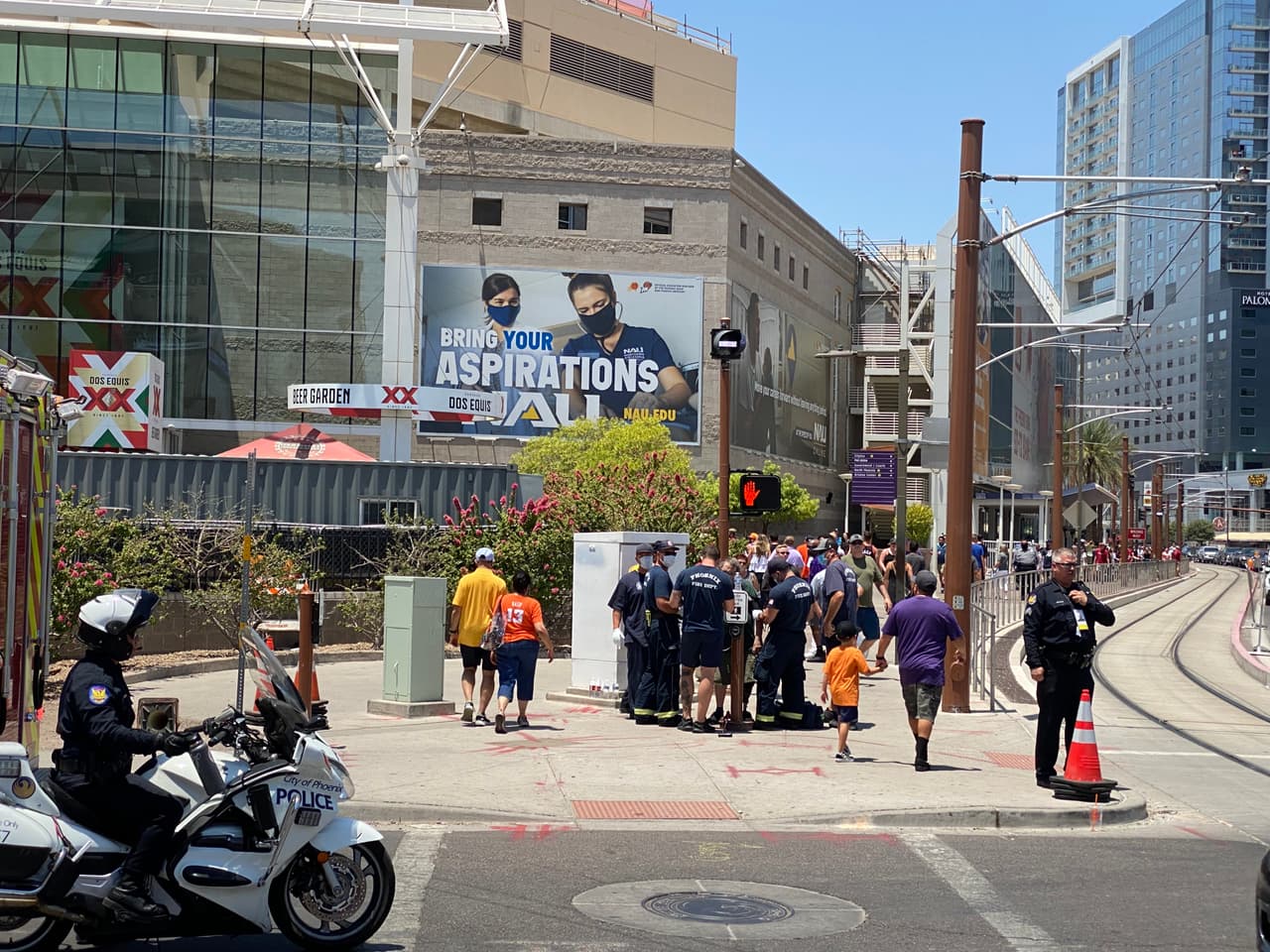 El Departamento de Policía de Phoenix vigiló de cerca calles aledañas al estadio donde DiamondBacks se enfrentó a los LA Dodgers.