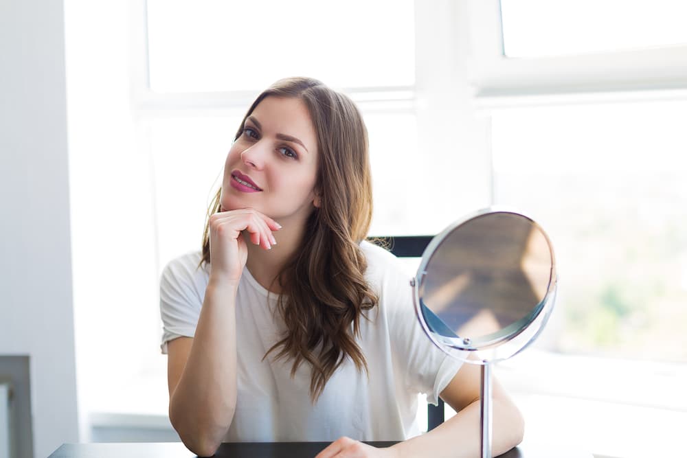 <b>¡Atrévete a entrar en el universo de los espejos!</b>
<br>Los espejos están fuertemente relacionados con la imaginación, con la Luna, con la plata, con el agua, pero además se integran fuertemente con la mente y la naturaleza interna de los seres humanos.