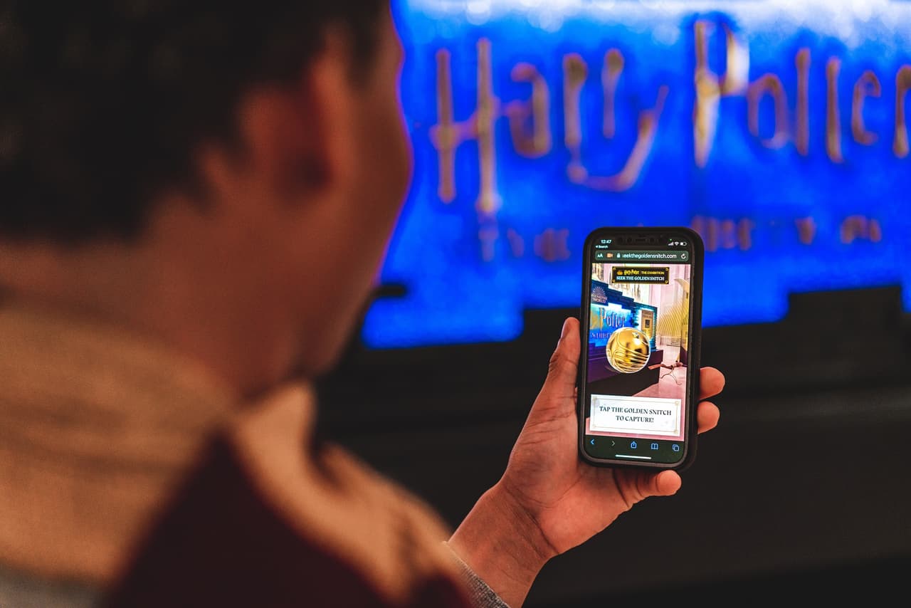<b><a href="https://www.fi.edu/exhibits/harry-potter" target="_blank">Harry Potter: The Exhibition at The Franklin Institute (18 de febrero hasta septiembre de 2022)</a></b>: La exposición itinerante más completa sobre el mundo mágico de Harry Potter hace su estreno mundial este invierno en el icónico museo de ciencias de Filadelfia. La experiencia inmersiva revela el arte y la artesanía detrás de la utilería, el vestuario y los ambientes de las exitosas películas de la serie de Harry Potter, así como de Fantastic Beasts.