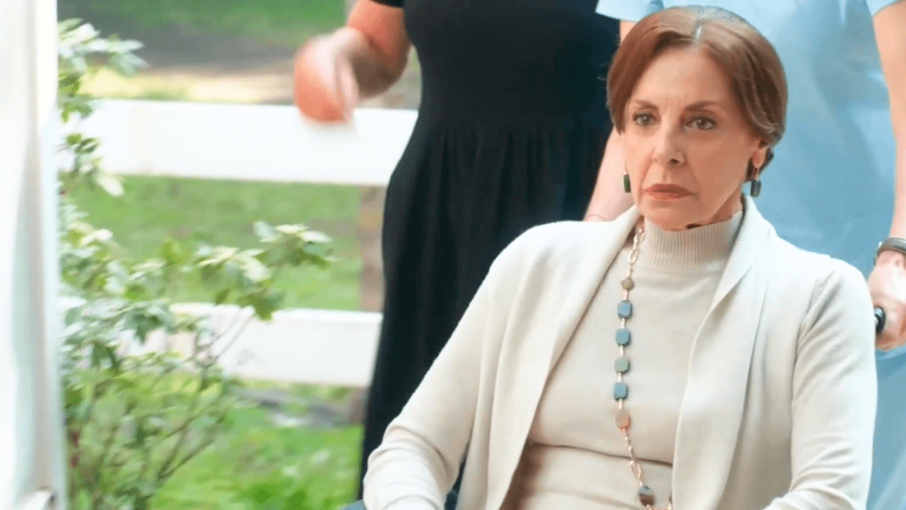 Eloísa cacha a Mateo y Ximena besándose | Mi Verdad Oculta | Capítulo 48