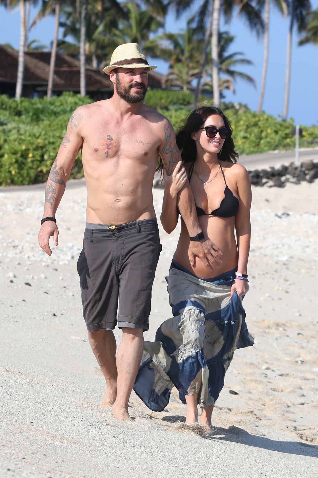 Los famosos andan de manita sudada caminando por las playas de Hawaii.