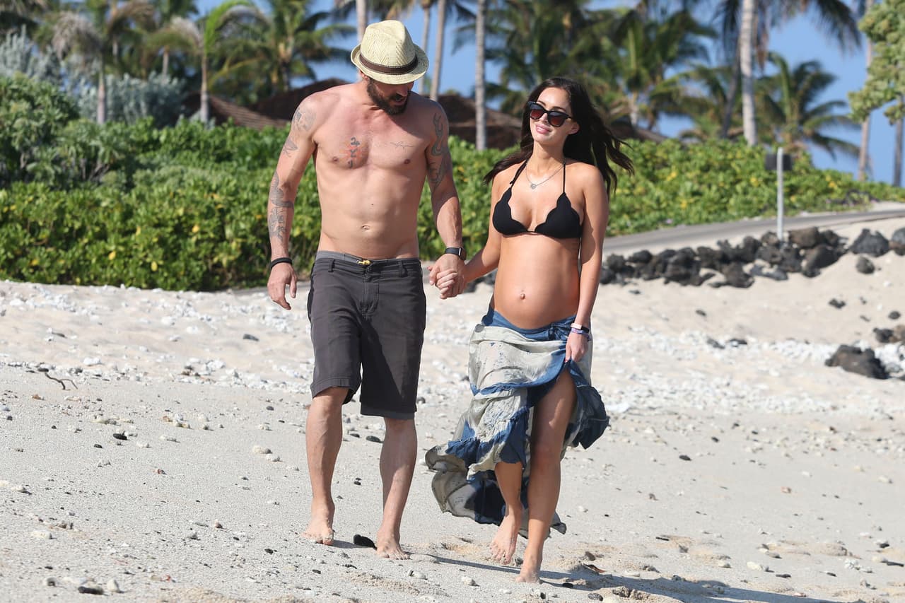 Pasaron tomados de la manita.