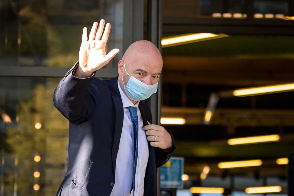 Infantino pide apoyo a Boris Johnson ante postura de Premier League