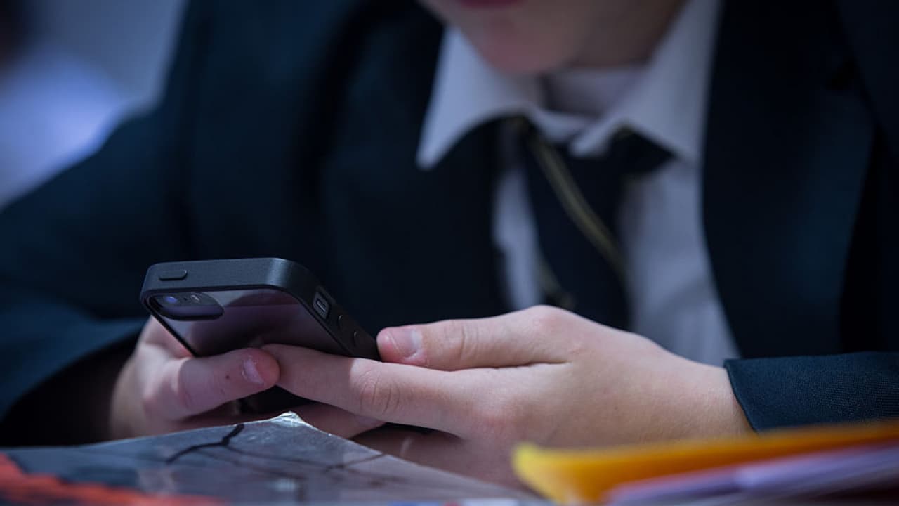 El FBI en Phoenix alerta sobre casos de extorsión sexual