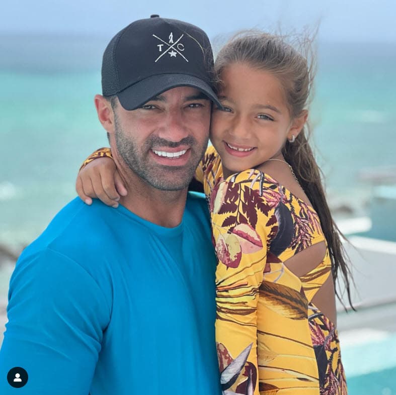 "
<b>Me llenas de vida</b>, esa vida que doy por ti, por verte sonreír, por ver tus ojitos brillar, por darte una infancia llena de risas, aventuras, alegrías y de mucho amor, de paz y de felicidad", escribió el ibérico. 
<br>