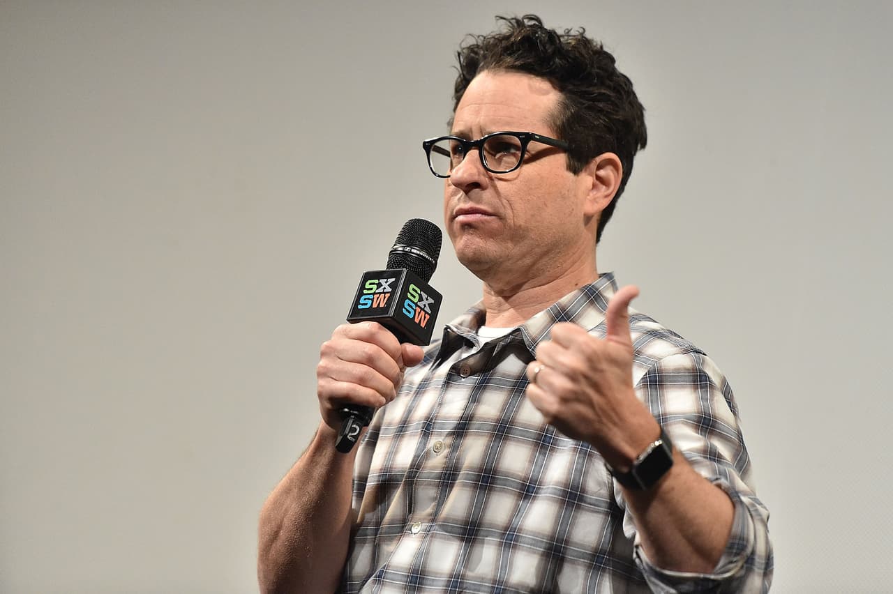 El director de cine JJ Abrams discutió cómo mantener el “elemento humano” en la era de las comunicaciones digitales.