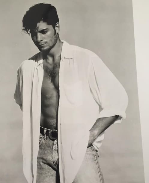 Pero no sólo eso, porque también destacó como actor en la década de los 90, participó en algunas telenovelas como 'Pobre Juventud', 'Tormento' y 'Volver a Empezar', en México, en donde compartió créditos con la cantante Yuri.