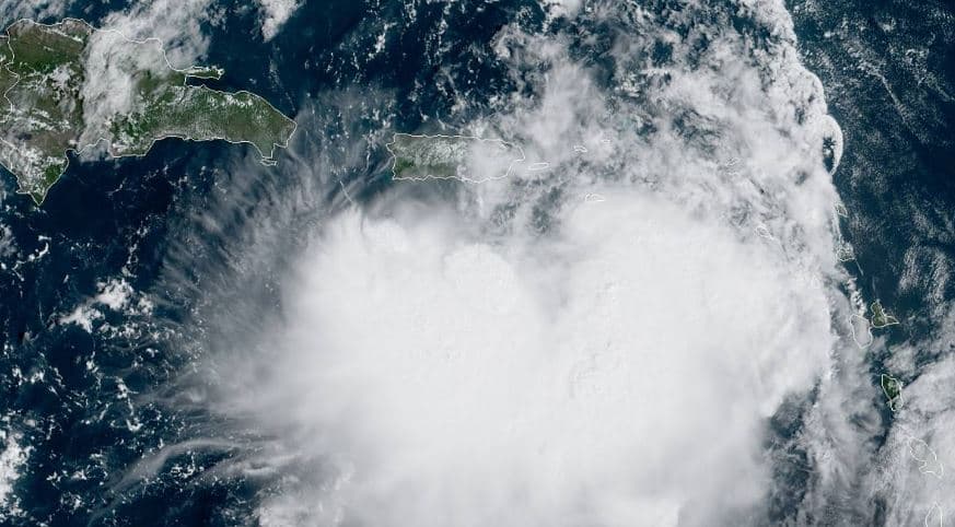 Centro de Karen sigue acercándose a Puerto Rico