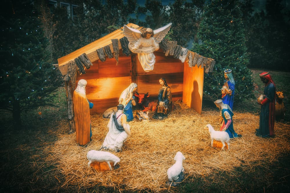 <b>ERES... EL NACIMIENTO</b>
<br>El elemento más importante para varias familias, el que recuerda que en el fondo todo se trata del nacimiento del niño Jesús, que reúne a todos en el momento y lugar perfecto para que todo brille y salga bien.