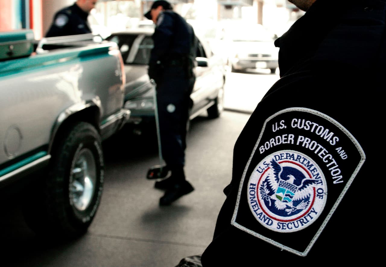 Los agentes de la Oficina de Aduanas y Control Fronterizo incautaron más de 3,000 productos eléctronicos falsos durante el 2020, los cuales tenían un valor de $162 millones.