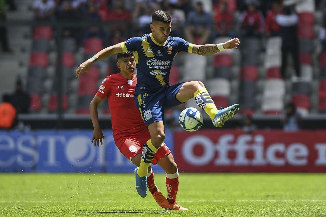 Monarcas intenta pero la defensiva del Toluca está bien parada.