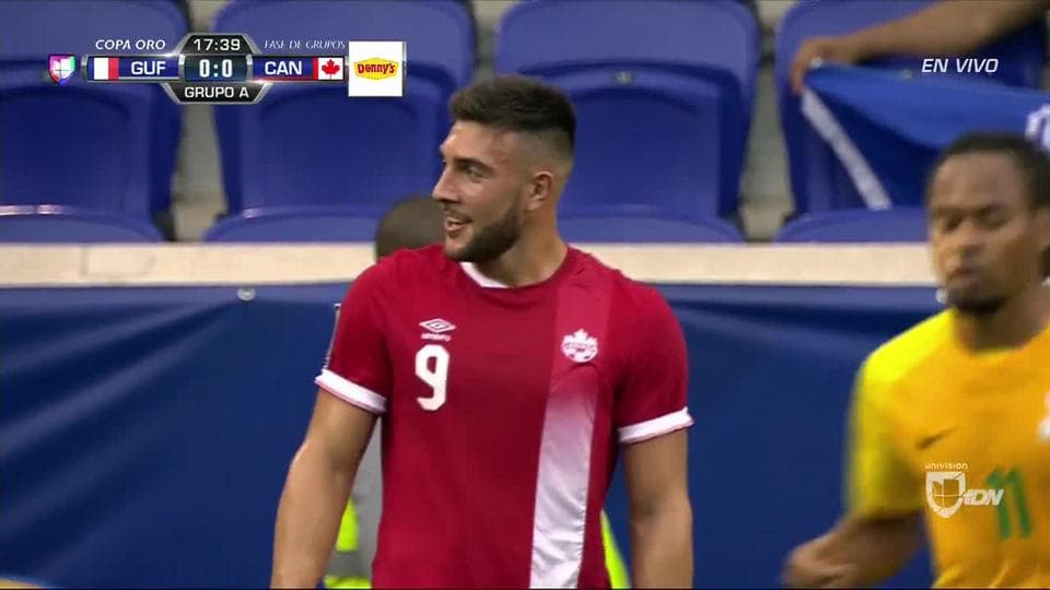 Disparo afuera de Lucas Cavallini