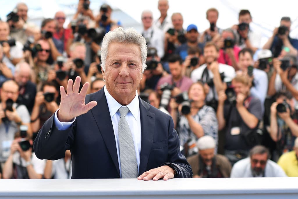 En 1982 esto quedó más que claro gracias a la película 
<i>Tootsie</i>, en la que interpreta a un actor que, al no encontrar trabajo, decide hacerse pasar como mujer ¡y así consigue la fama!