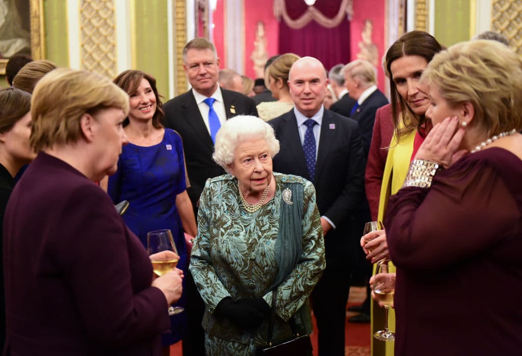 Este martes por la noche se llevó a cabo en el 
<b>palacio de Buckingham una recepción</b> en honor a los miembros de la Organización del Tratado del Atlántico Norte (OTAN) oficiada por la reina Isabel II.