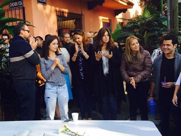 Sin embargo, las muestras de cariño entre los actores son cada vez más afectuosas fuera del set de grabación.