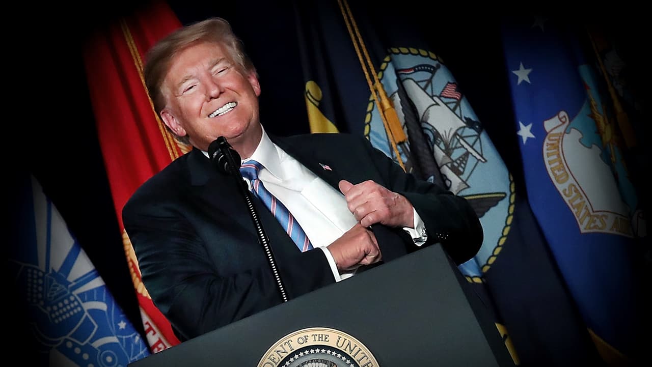 El presidente Trump habla durante la cena de servicio en el Greenbrier Resort el 3 de junio de 2018 en White Sulphur Springs, West Virginia.