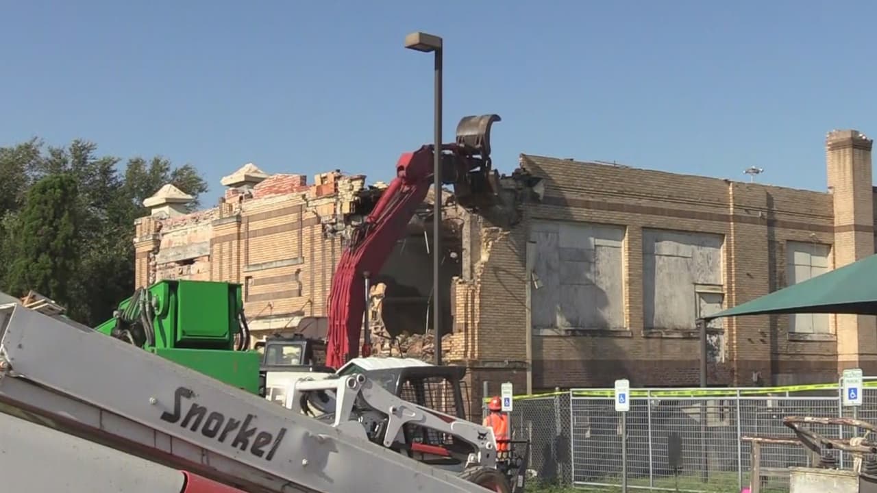 Comienza demolición de la escuela Beacon Hill