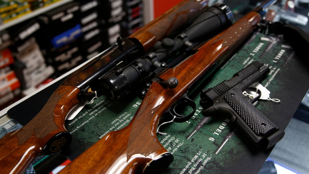 15 masacres y la codiciada pistola 'Emiliano Zapata': detalles de la demanda de México a fabricantes de armas en EEUU