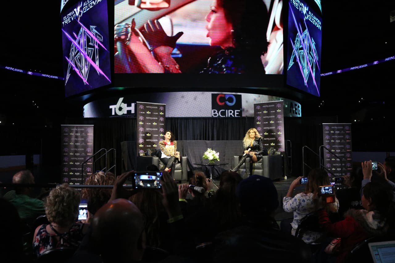 Alejandra Guzmán y Gloria Trevi respondieron a las preguntas de los medios que se dieron cita en la ciudad angelina para platicar acerca de su gira 'Versus'.