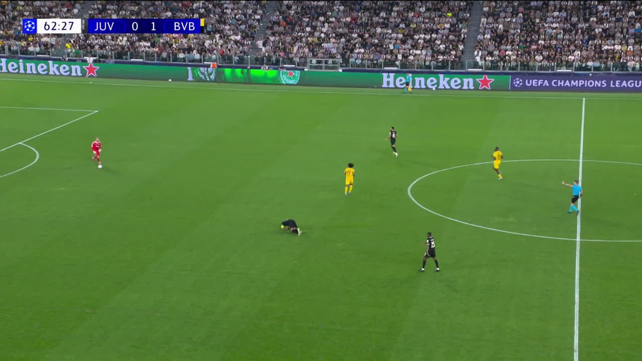 ¡GOL!  anota para Juventus. Kenan Yildiz