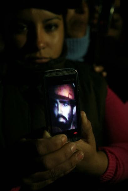 "Es una muy buena noticia, ya que estábamos todos a la expectativa de que rompieran primero y después se diera la fecha (del rescate). Me imagino que van a romper cuando llegue la esposa del Presidente", dijo Lilianet Ramírez, esposa del minero Mario Gómez.