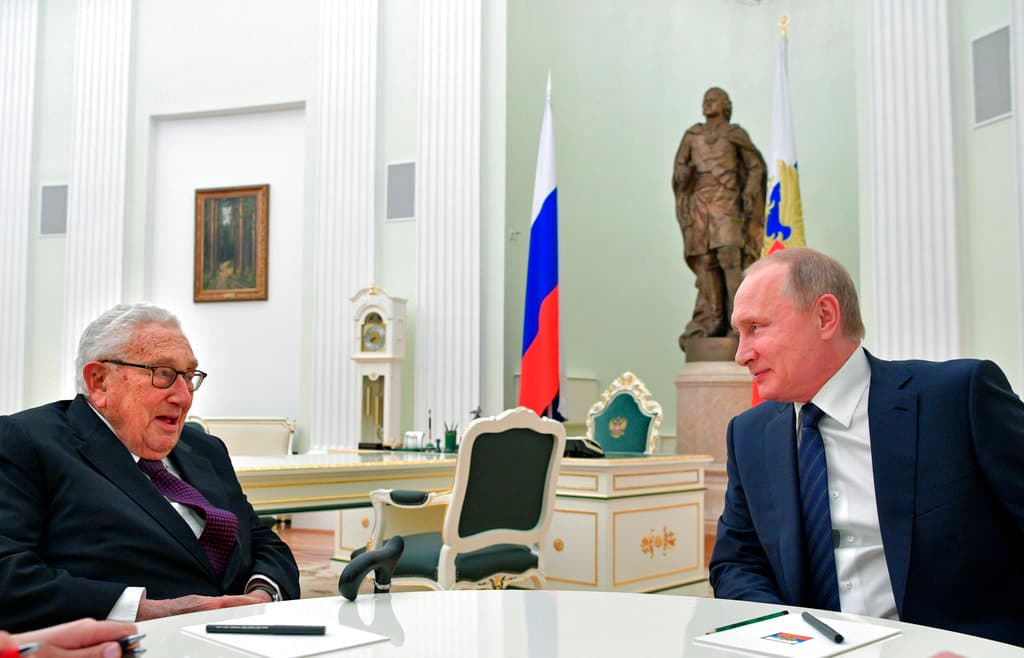 El presidente ruso, Vladímir Putin, se reúne con el exsecretario de Estado estadounidense Henry Kissinger en el Kremlin en Moscú, Rusia, el jueves 29 de junio de 2017.