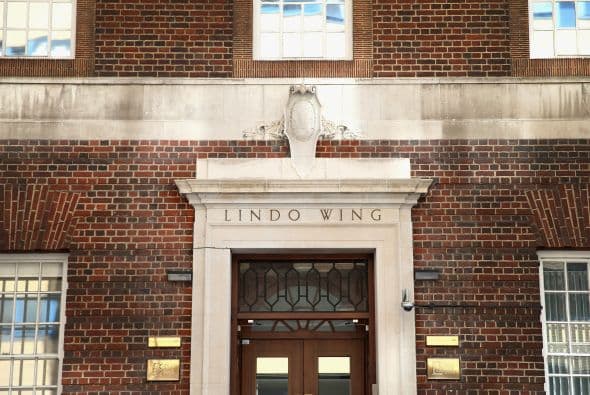 El segundo hijo del matrimonio real está por llegar y a las afueras del hospital Saint Mary de Paddington ya está todo listo para recibir a Kate.