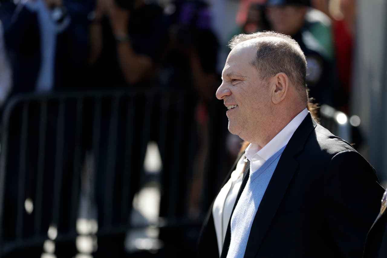 Por su parte 
<b>Harvey Weinstein,</b> quien enfrenta la posibilidad de 
<a href="ttps://www.univision.com/noticias/acoso-sexual/harvey-weinstein-se-enfrenta-a-la-posibilidad-de-cadena-perpetua-por-nuevas-denuncias-de-agresion-sexual" target="_blank">cadena perpetua</a> por la cantidad de denuncias de delitos sexuales en su contra, tendrá que enfrentar a sus acusadoras en Marzo próximo.