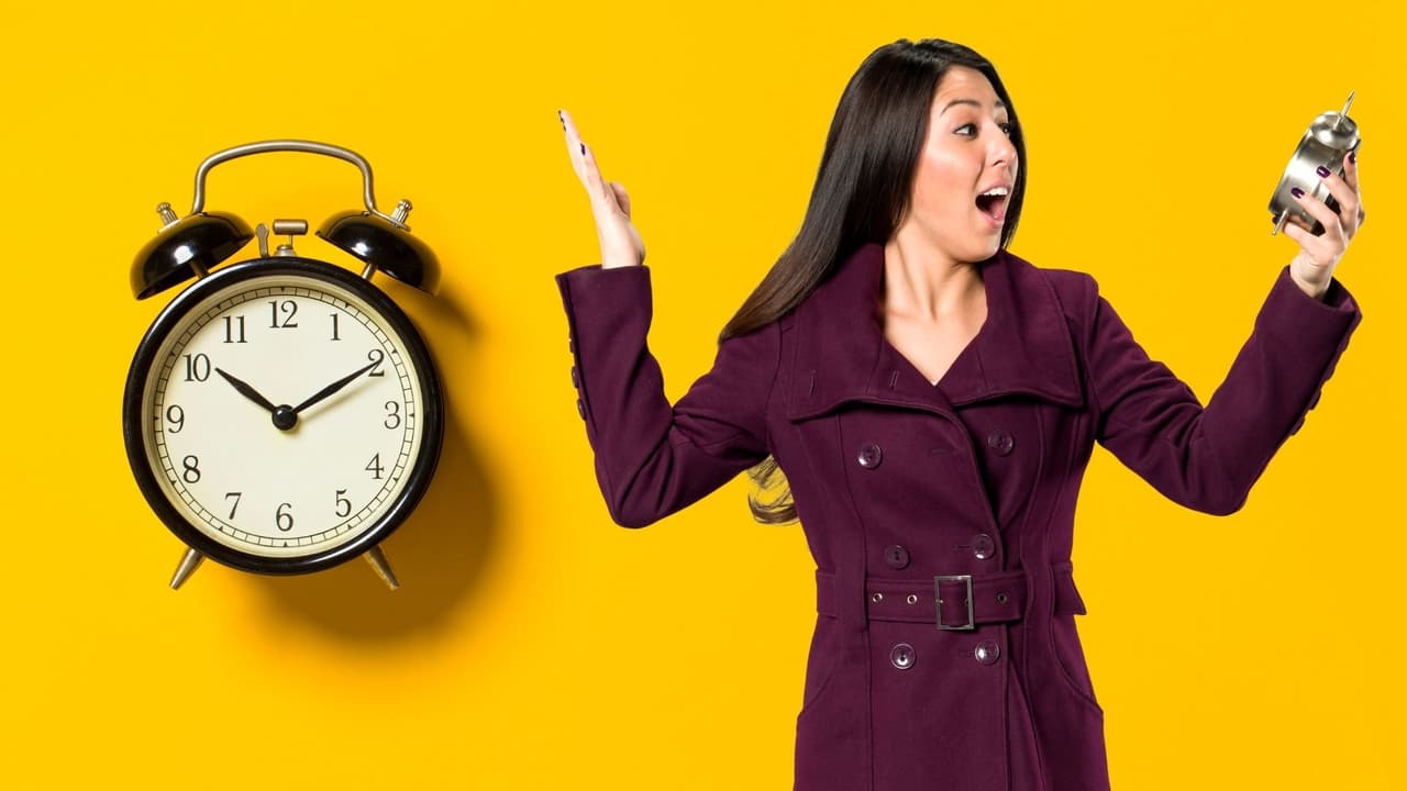 El cambio de horario en Estados Unidos para el invierno comienza oficialmente el primer domingo de cada noviembre, lo que significa que este próximo 7 noviembre debes retrasar tu reloj una ahora.
<br>