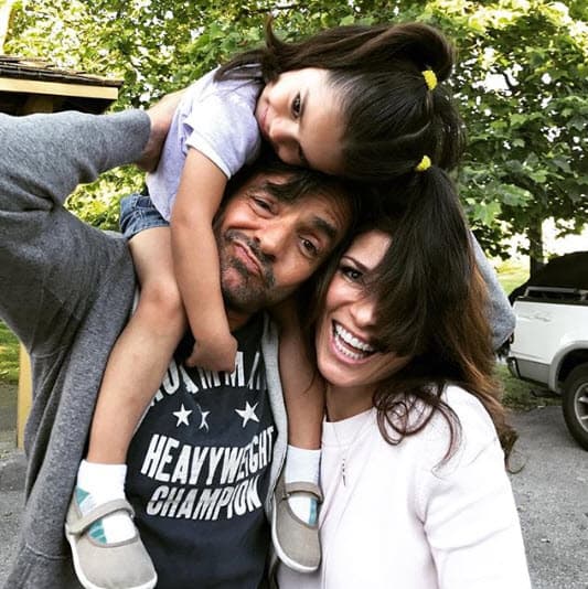 Afortunadamente Alessandra siempre se divierte a lo grande junto a su inquieto esposo.