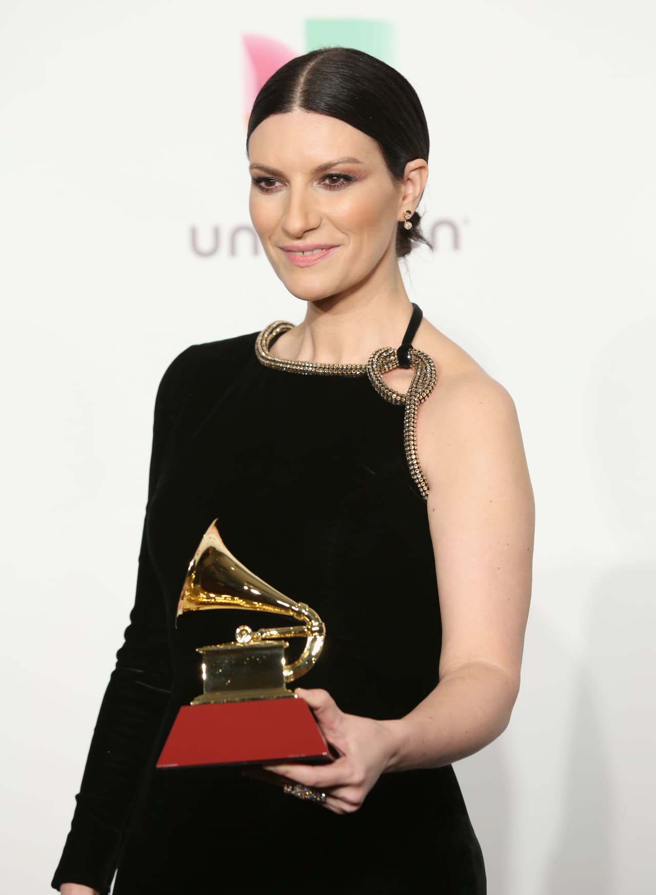 LAURA PAUSINI - Mejor Álbum Vocal Pop Tradicional: ‘Hazte sentir’.