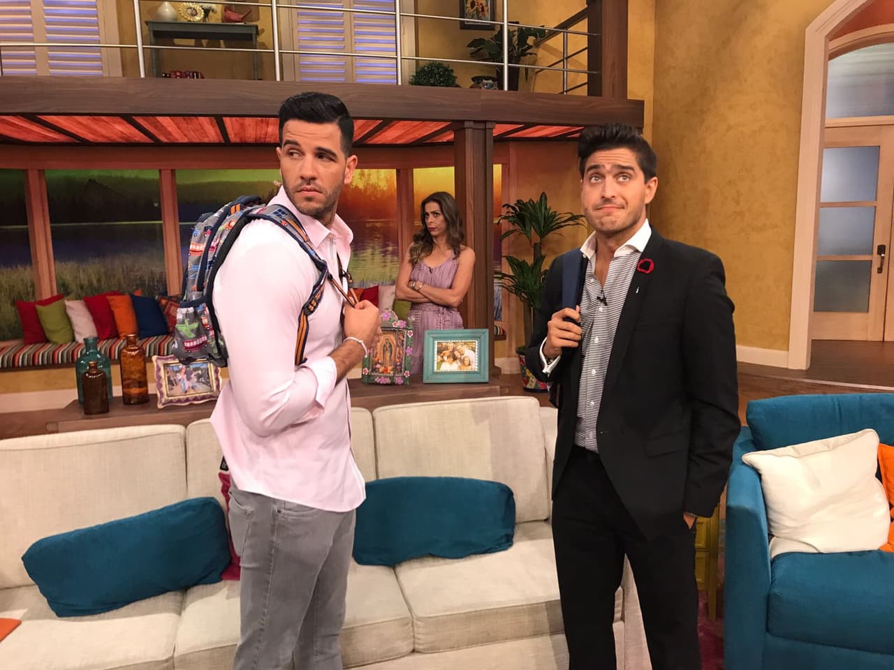 Al menos eso es lo que parece, pues los dos traían la mochila bien puesta.