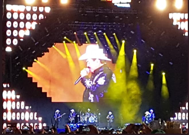 El toque norteño del evento radial lo pusieron Los Cardenales de Nuevo León y el mero mero de la agrupación, don Cesareo Sánchez no se fue sin interpretar el éxito 'Belleza de cantina'.