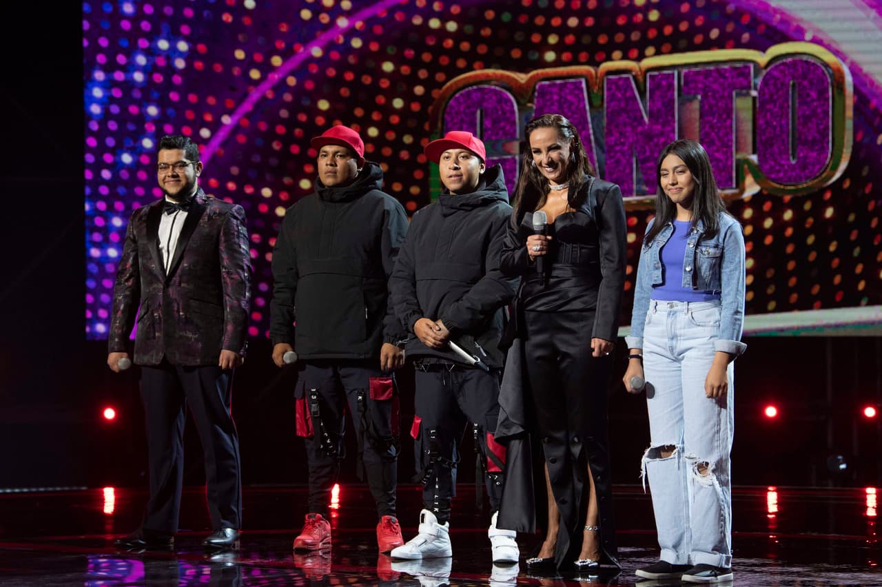 La noche arrancó con la disciplina de canto y la presentación de los dos participantes que buscaban retar a la campeona Dulce.